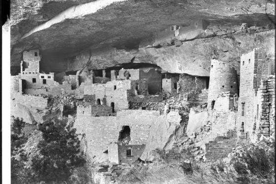 View of the Cliff Palace at Mesa Verde. By Pierce, C.C. (Charles C.), 1861-1946 [Public domain], via Wikimedia Commons